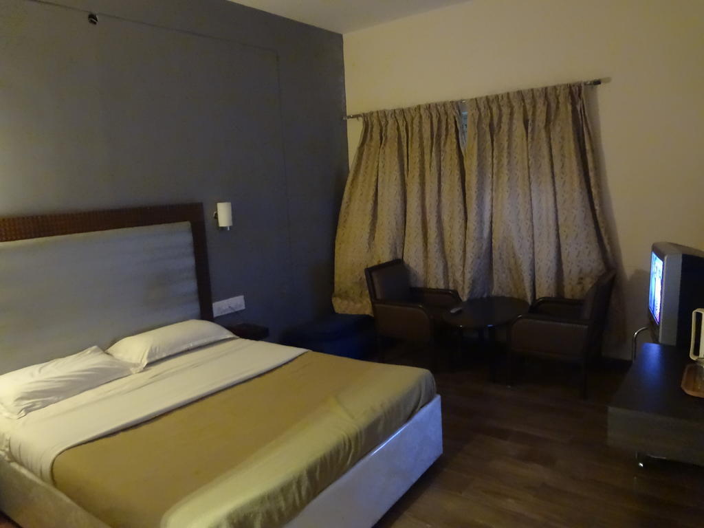 Hotel New Rajdarshan ماديكيري الغرفة الصورة