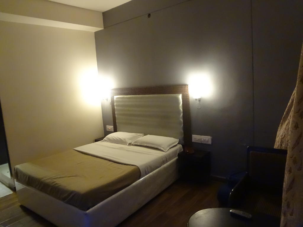 Hotel New Rajdarshan ماديكيري الغرفة الصورة