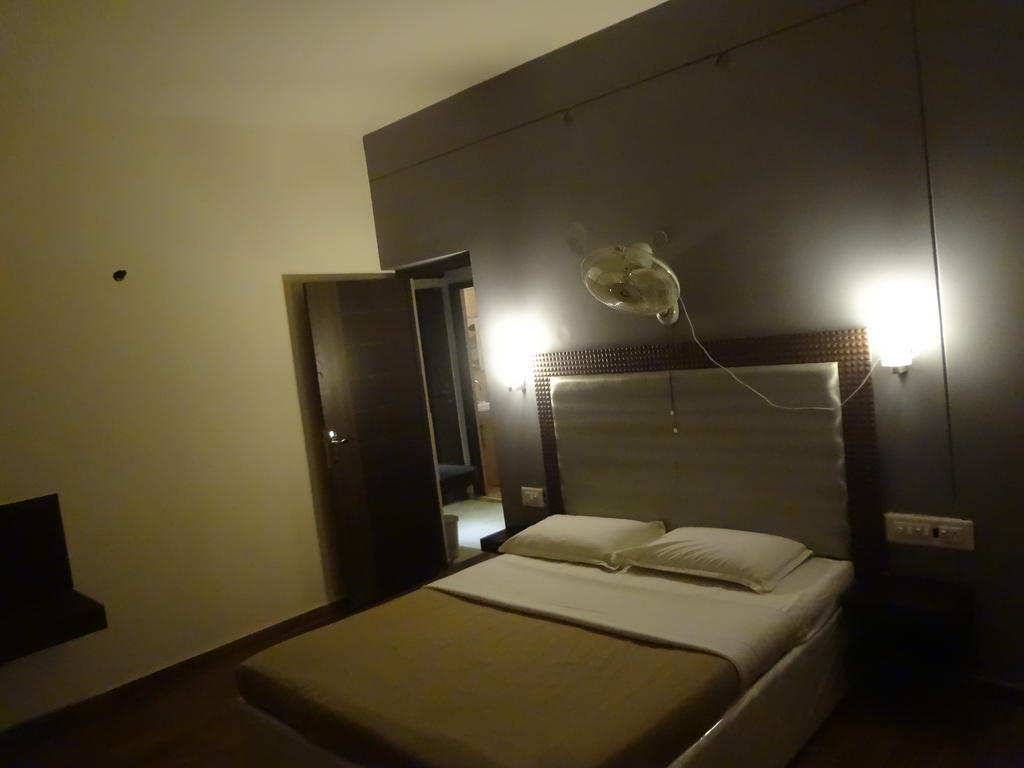 Hotel New Rajdarshan ماديكيري المظهر الخارجي الصورة